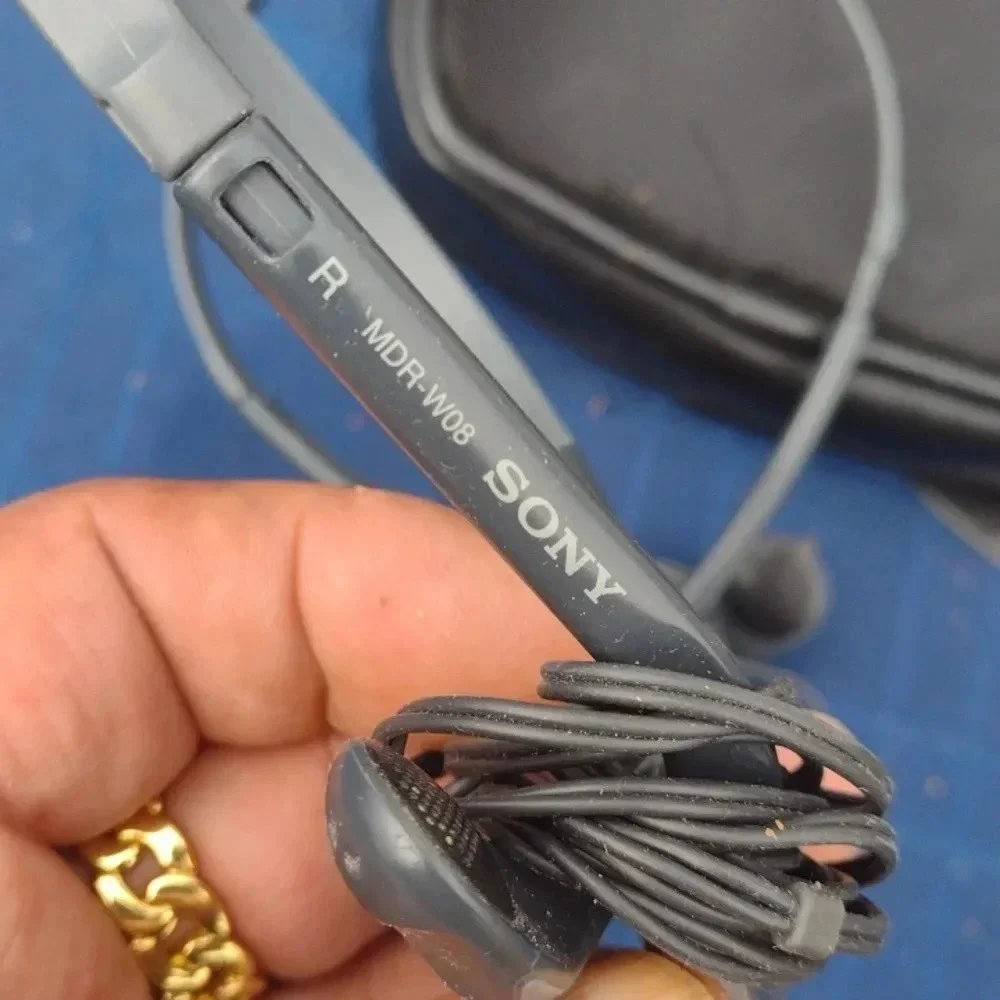 Pair of Sony mdr-w08 wired earbuds